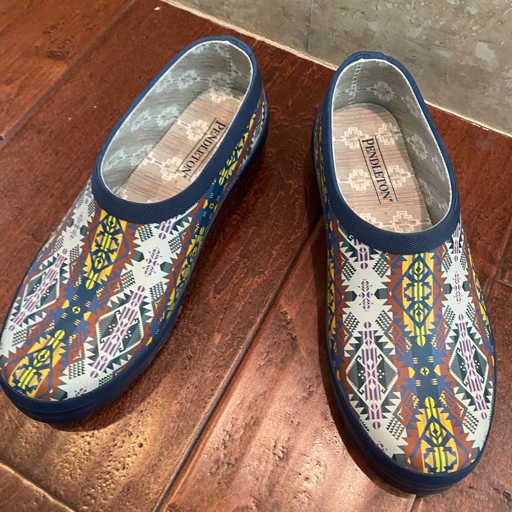 Pendleton Womens Journey West Clogs Size 8